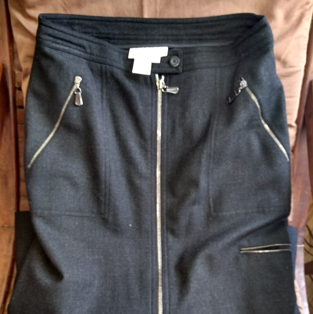 Wool Skirt with zip details. Size 2. - Picture 3 of 8